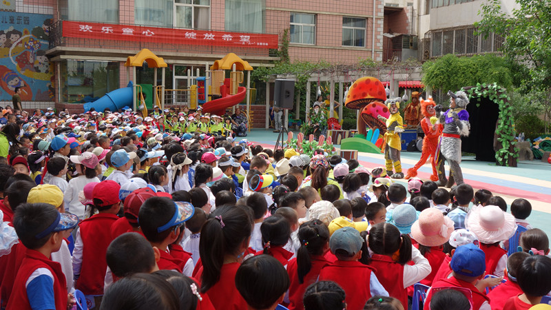 兒童劇《小豬快跑》進(jìn)幼兒園演出